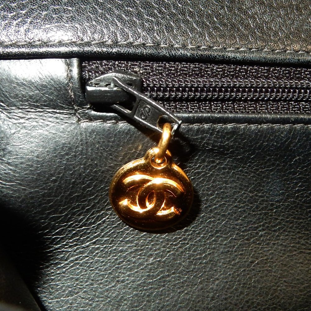 PRISTINE! CHANEL BLACK CAVIAR SKIN TOTE BAG!! WOW! - Picture 13 of 13